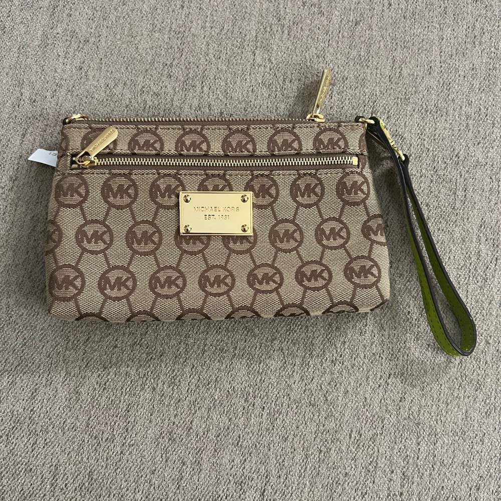 Brand New Michael Kors Wristlet